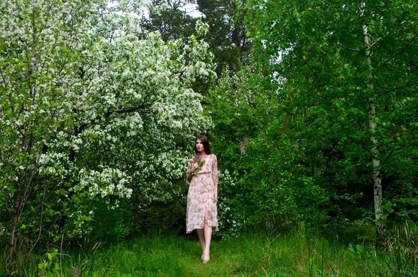 Belle Fille Dans Parc Fleurs — Photo