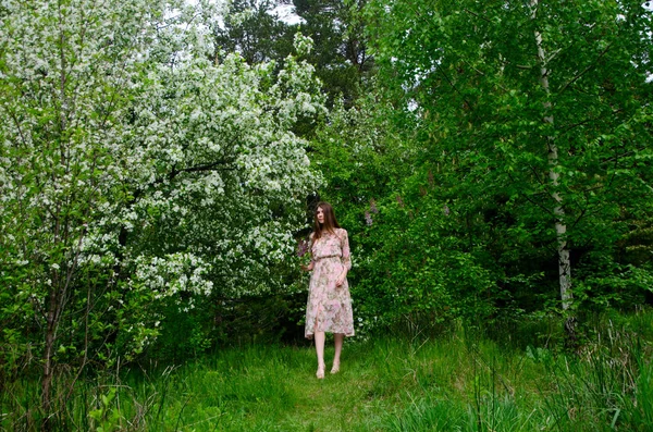 Belle Fille Dans Parc Fleurs — Photo