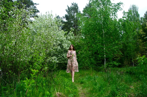 Belle Fille Dans Parc Fleurs — Photo