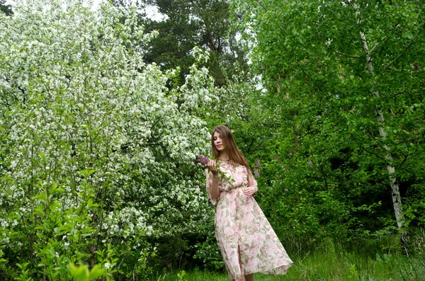 Belle Fille Dans Parc Fleurs — Photo