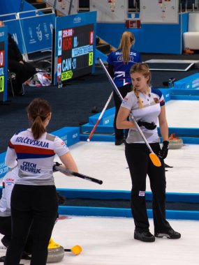 Krasnoyarsk/Rusya - 03.8.2019: 29 Dünya Üniversiteler Kış Oyunları / Ivan Yarygin Stadyumu - curling
