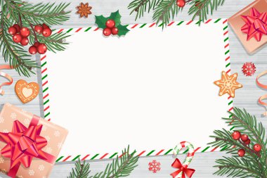 Geleneksel süslemeleri - ok, şeker kamışı, çam dalları ve gingerbreads hediye kutuları ile ahşap arka plan üzerinde Noel mektup şablonu.