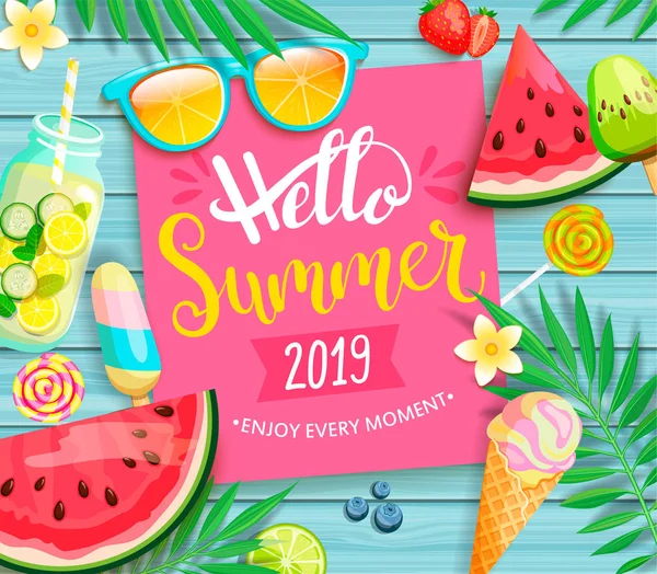 你好夏季2019年粉红色卡或横幅与蓝色木制背景上的字母与西瓜 冰淇淋 — 图库矢量图片