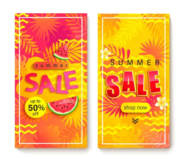 一套垂直夏季销售横幅 热季节折扣海报与热带叶子 — 图库矢量图片