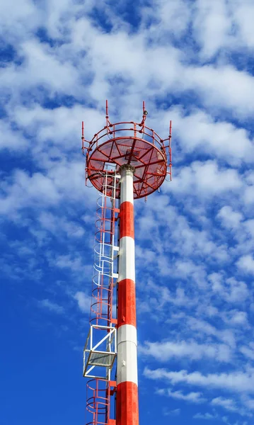 Torre de telecomunicaciones — Foto de Stock