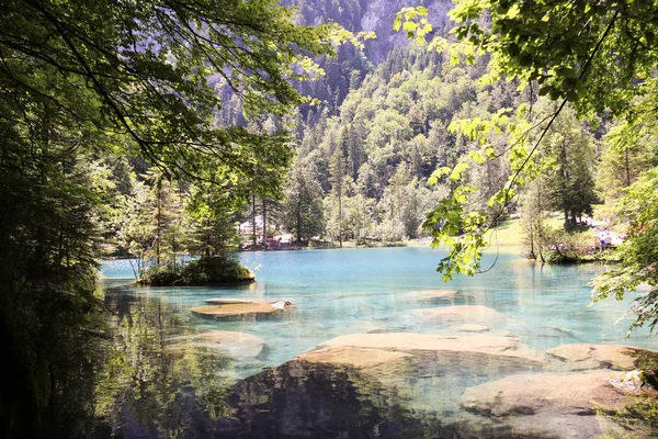 スイス連邦共和国の青い湖 — ストック写真