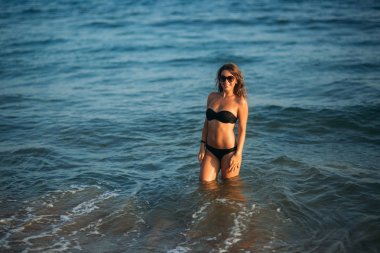 Güzel Bayan bel-derin deniz