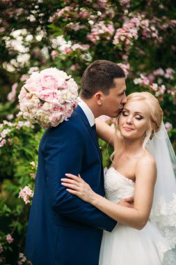 Harika düğün çifti onların sevgi göster