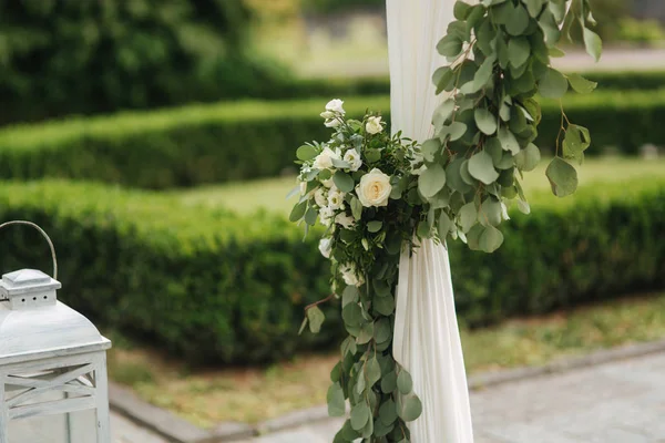 Kwiaty na ślub drcor, zielony i biały kolor — Zdjęcie stockowe