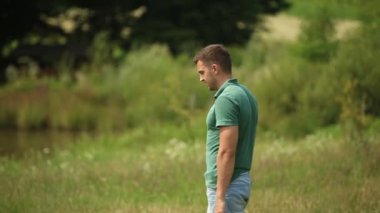 Bayan dansa davet etmek için bi adamdır