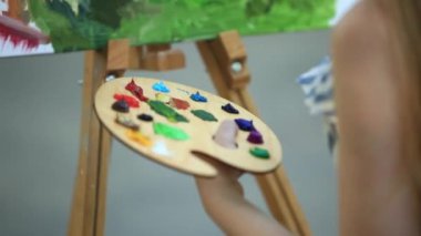 Palet boya ve spatula ile