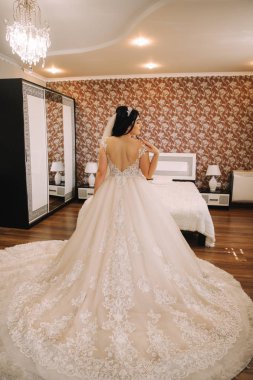 Güzel gelin ona düğün gününde. Düğün elbise gelin. Gülümse ve rahatla