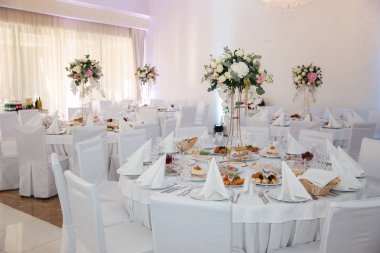 Restoranda dekor elementi. Düğün dekorasyonu. Güzel ve zarif.