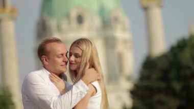 Mutlu çift Avusturya'da Viena yürüme. Birbirimizi seviyoruz ve zaman geçirdik