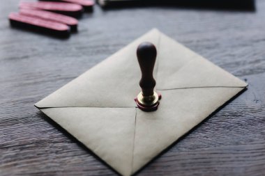 Zarf damga ve balmumu ahşap tablo