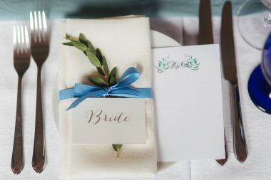 Restoranda düğün dekorasyon unsurları. Yeşil ve mavi renk