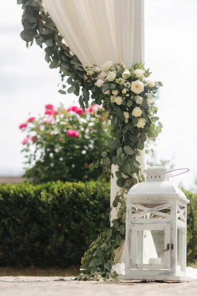 Flores en la decoración de la boda, color verde y blanco — Foto de Stock