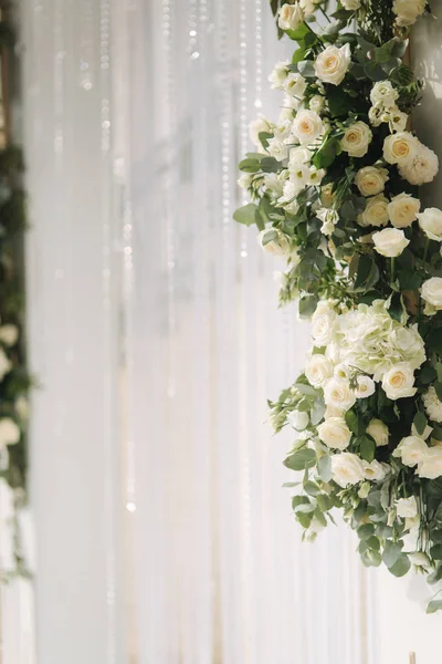 Decoración floral en la boda en el restaurante —  Fotos de Stock