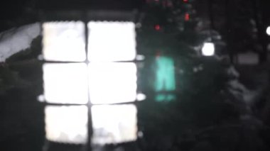 Kar yağışı, Closeup görünümü ile Noel Fener. Kar. Beyaz renk. gece