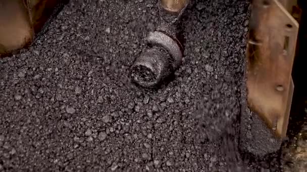 Heißer Teer Mischte Asphalt Mit Steinen Beste Baumaterialien Bitumen — Stockvideo