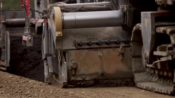 Tunga maskiner arbetar på gatan rekonstruktionen — Stockvideo