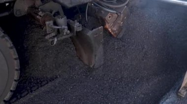 Taze sıcak asfalt yolda kamyon fotoğraf