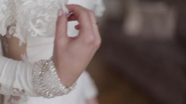 Büyüleyici gelin güzel gelinlik. Takı unsuru