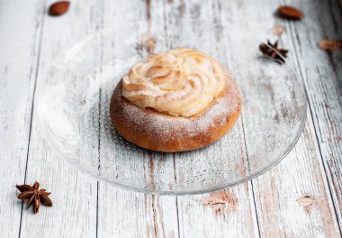 hamur işleri, rulo, börek, tatlı, ekmek, tarçın, çay, içecekler, fotoğraf makinesi, gıda, Öğle Yemeği, snack, akşam yemeği, Kahvaltı, limon, baharatlar, baharat, elma, fındık, çilek, ekmek, pasta, çikolata, süt, ekmek, ekmek, dereotu, çörek, marmelat, şeker, pembe, çikolata,