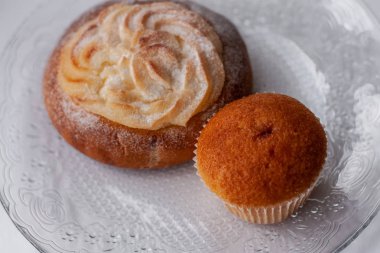 hamur işleri, rulo, börek, tatlı, ekmek, tarçın, çay, içecekler, fotoğraf makinesi, gıda, Öğle Yemeği, snack, akşam yemeği, Kahvaltı, limon, baharatlar, baharat, elma, fındık, çilek, ekmek, pasta, çikolata, süt, ekmek, ekmek, dereotu, çörek, marmelat, şeker, pembe, çikolata,