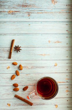 bir fincan çay, kamera, tarçın, baharat, kek, süt, ekmek, Yeşiller, çörek, çikolatalı çörek, marmelat, pembe, kitap somun ile masada pişirme