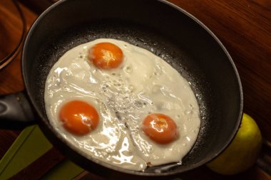 kızartılmış yumurta, kızarmış yumurta, Kahvaltı, yemek, kızartma tavası, mutfak, ev yemekleri, doğru beslenme, tavuk, kızarmış tavuk, patates, kızarmış patates, kızarmış kızarmış et, et, peynir ile kızarmış yumurta, tavuk, izole, siyah ile kızarmış patates