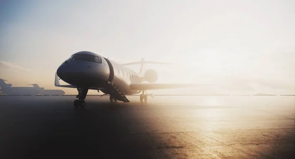 Aereo privato business jet parcheggiato al terminal. Turismo di lusso e business travel concetto di trasporto. rendering 3d . — Foto Stock