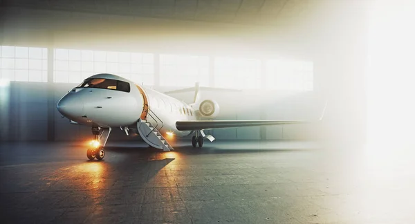 Aereo privato business jet parcheggiato presso hangar di manutenzione e pronto per il decollo. Turismo di lusso e business travel concetto di trasporto. rendering 3d . — Foto Stock