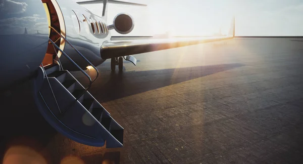 Närbild syn på Business jetplan parkerad på utsidan och väntar VIP-personer. Lyxturism och affärsresor transportkoncept. Överstrålningar. 3D-rendering. — Stockfoto
