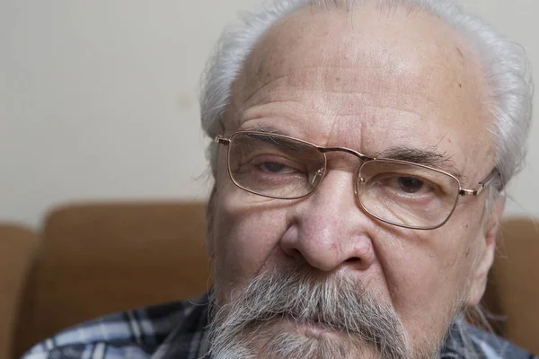 Ein Einsamer Armer Alter Mann Der Augenkrankheiten Leidet Unabhängig Von — Stockfoto