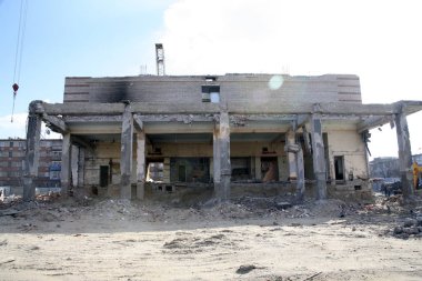Yeni bir tiyatro bu sitede bina inşası için eski sinema yıkılması