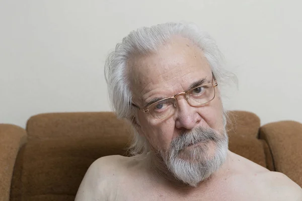 Anciano Enfermo Solitario Que Sufre Enfermedades Oculares Independientemente Comprometido Tratamiento —  Fotos de Stock