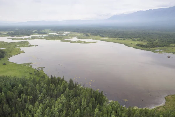 Nehirler ve göller Doğu Sibirya üzerinden yükseklik. Göller ve Sibirya Tayga nehre helikopter kokpit üzerinden bir görünüme