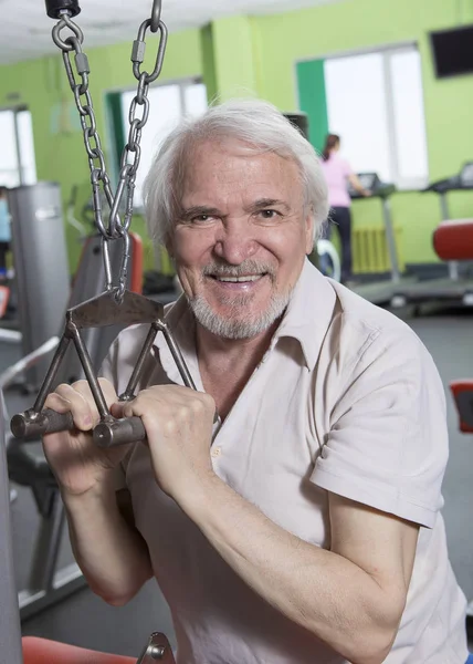 Attraktiv Senior Man Gymmet Träna Med Vikter — Stockfoto