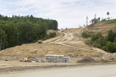 Faaliyetleri yol ve otoyol inşaatı için destek. İnşaat ve onarım altında yoldur.