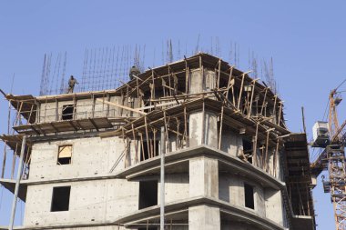 Bir kule vinç ile bina yüksek katlı bina