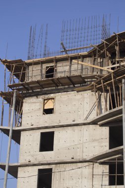 Bir kule vinç ile bina yüksek katlı bina