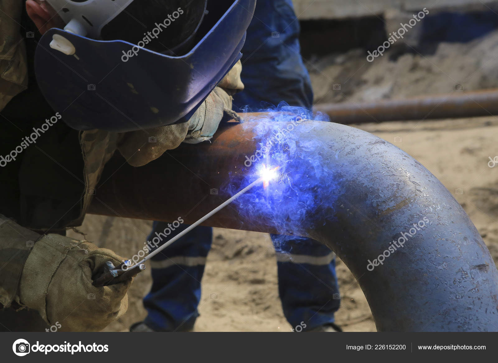 Pipeline repair and welding of pipe segments