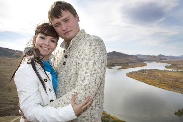 Loving Couple Husband Wife Embrace Kiss Mountain Background Valley Which — Stock Photo, Image