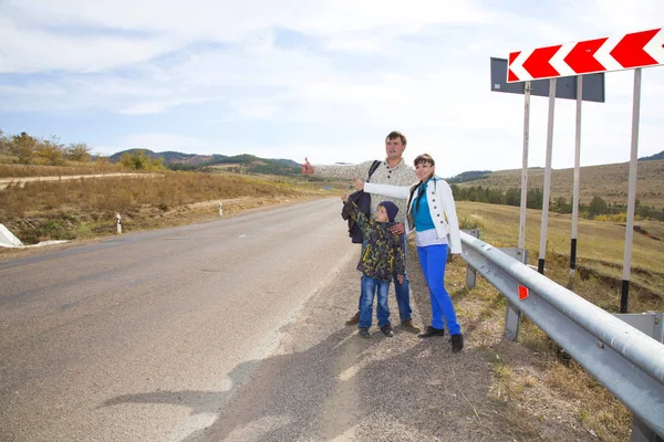 Friendly Family Three People Father Mother Son Travel World Hitchhiking — Stock Photo, Image