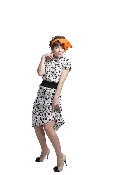 Een Jong Meisje Een Zomerjurk Gemaakt Van Doek Polka Dots — Stockfoto