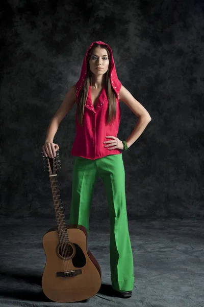 Młoda Dziewczyna Gra Gitarze Śpiewa Rock Śmieszne Smutne Romanse — Zdjęcie stockowe