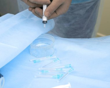 Tıbbi kız cihazlar ve vizyon düzeltme ameliyatı için hazır olun