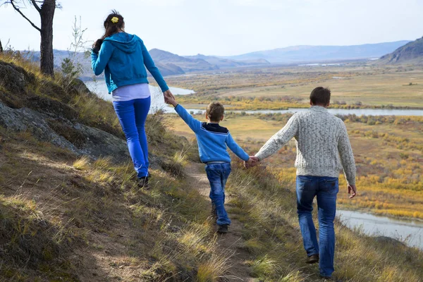 Happy Family Father Mother Son Walking Slope Mountains Direction Valley — Stock Photo, Image