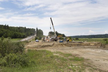 Faaliyetleri yol ve otoyol inşaatı için destek. İnşaat ve onarım altında yoldur.